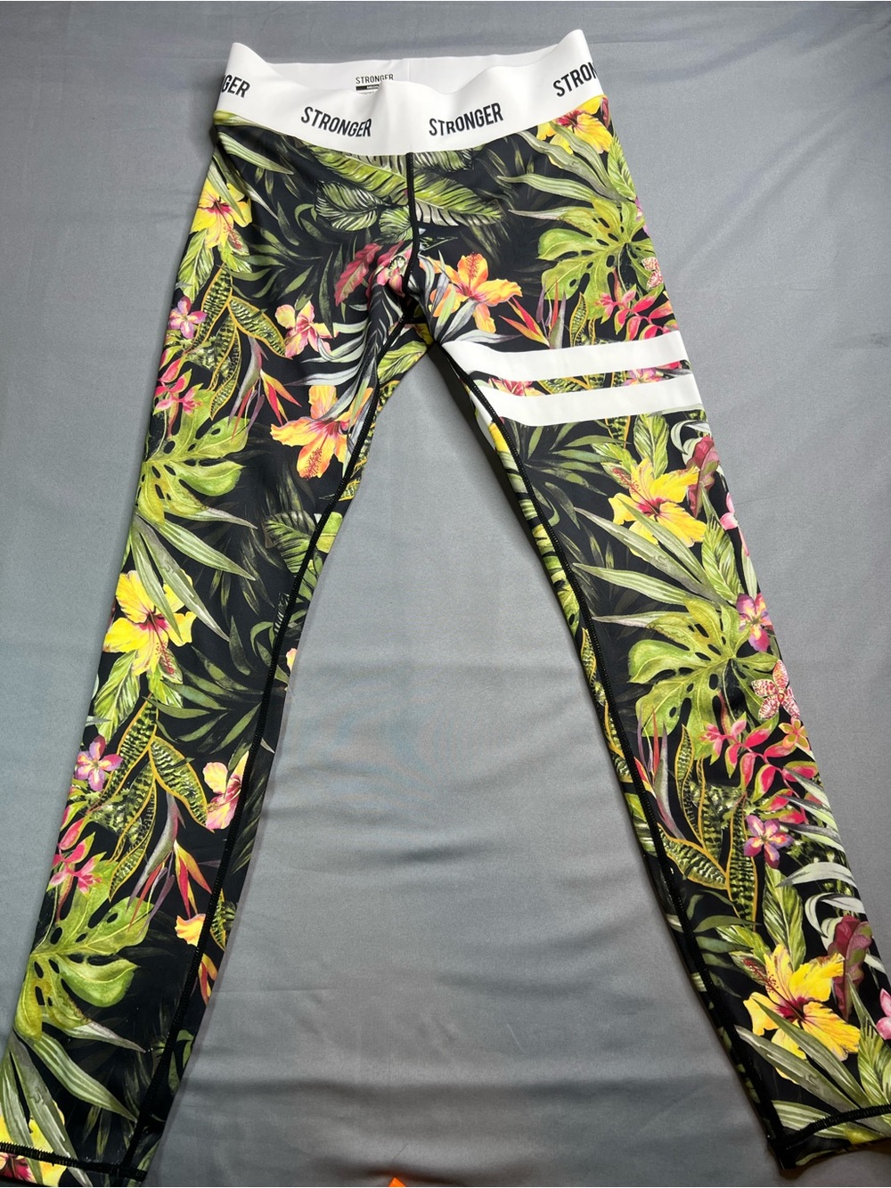 STRONGER Tropical Floral Leggings Med - Picture 5 of 8
